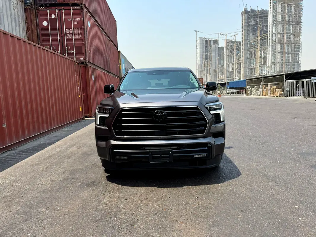 TOYOTA SEQUOIA 2024