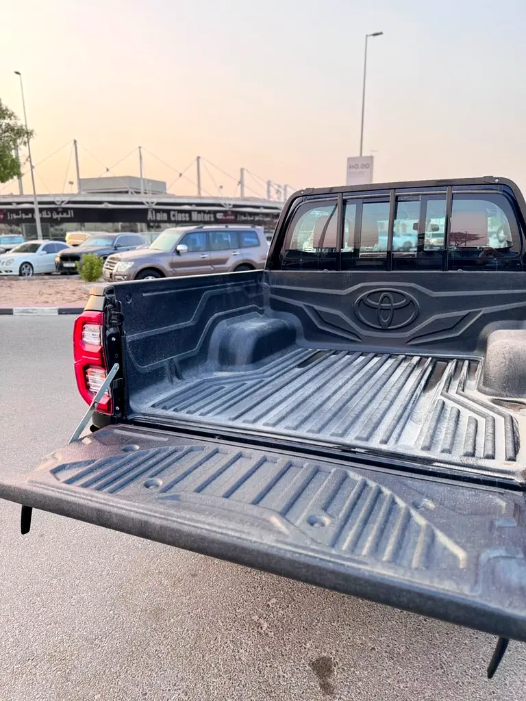 TOYOTA Hilux SR5 2026 - photo 12