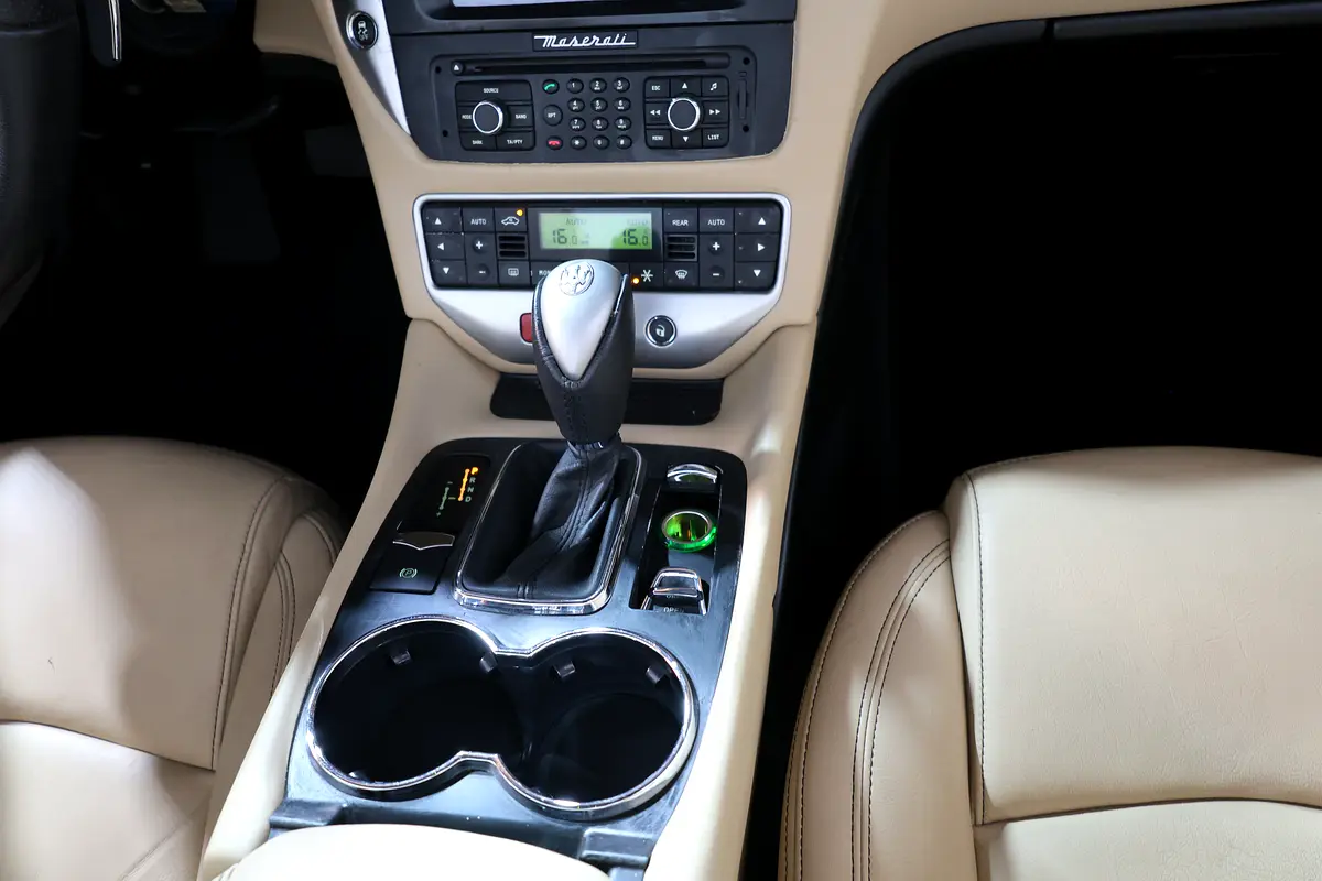 Maserati GranCabrio sport 2015 - photo 9