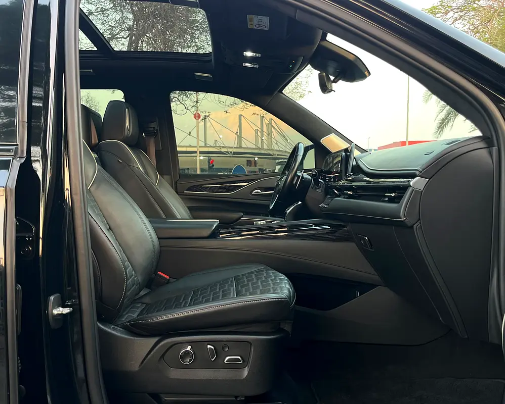 Cadillac Escalade V 2023 - photo 3